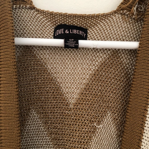 Poncho 🖤 - Picture 3 of 3